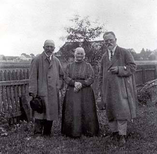 Martynas Jankus, (?) , Jonas Sliupas. Photo from the archives of the Martynas Jankus Museum (Bitenai)